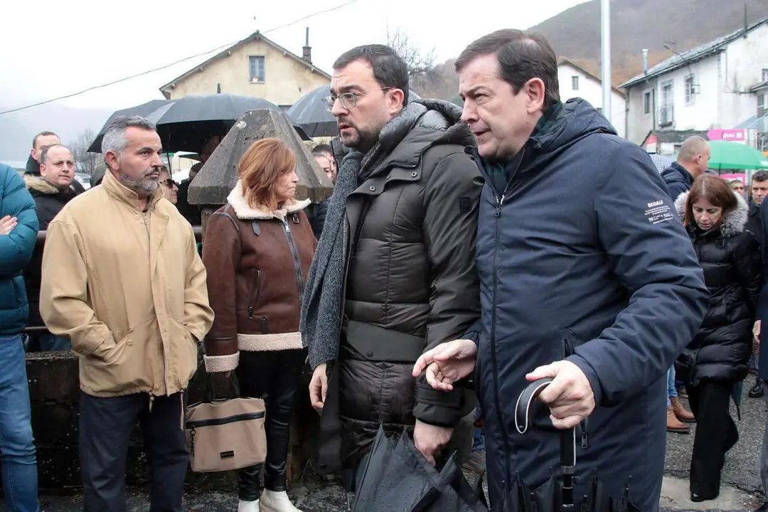 Salida del funeral por Anilson Soares, fallecido en el accidente de Cangas del Narcea. Peio Garc&iacute;a (ICAL)