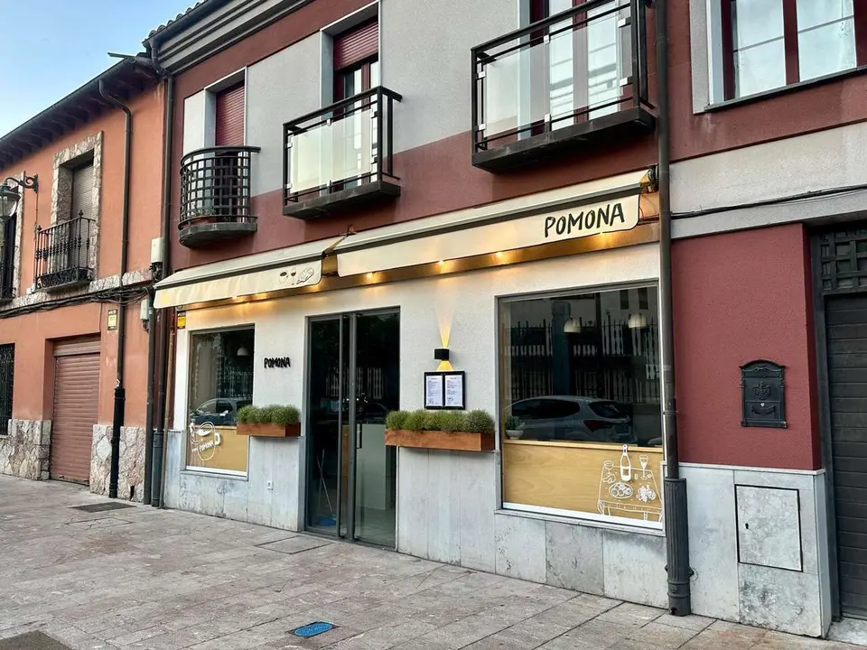 Pomona, en la calle Ruiz de Salazar, recibe uno de los Soletes de Navidad de la gu&iacute;a gastron&oacute;mica Repsol. | SM