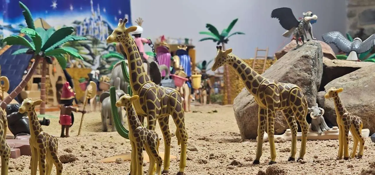 Ambiente navide&ntilde;o en C&aacute;rmenes durante el encendido de luces y la inauguraci&oacute;n del Bel&eacute;n de Playmobil. Le&oacute;n 24 horas.