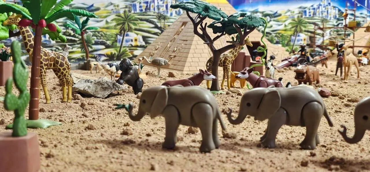 Ambiente navide&ntilde;o en C&aacute;rmenes durante el encendido de luces y la inauguraci&oacute;n del Bel&eacute;n de Playmobil. Le&oacute;n 24 horas.