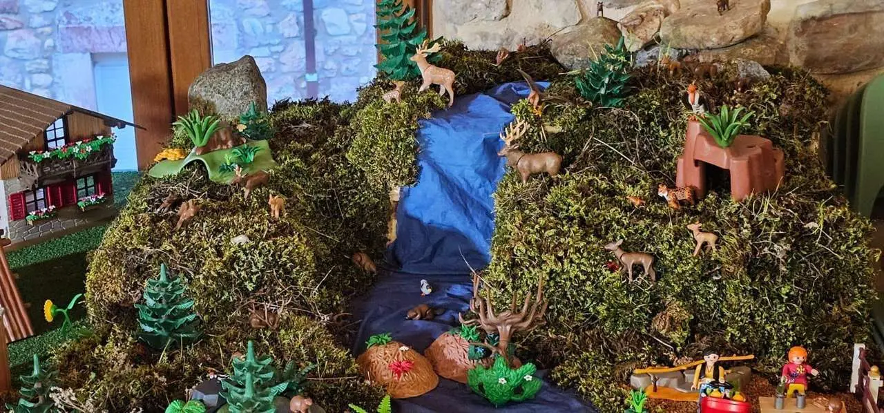 Ambiente navide&ntilde;o en C&aacute;rmenes durante el encendido de luces y la inauguraci&oacute;n del Bel&eacute;n de Playmobil. Le&oacute;n 24 horas.
