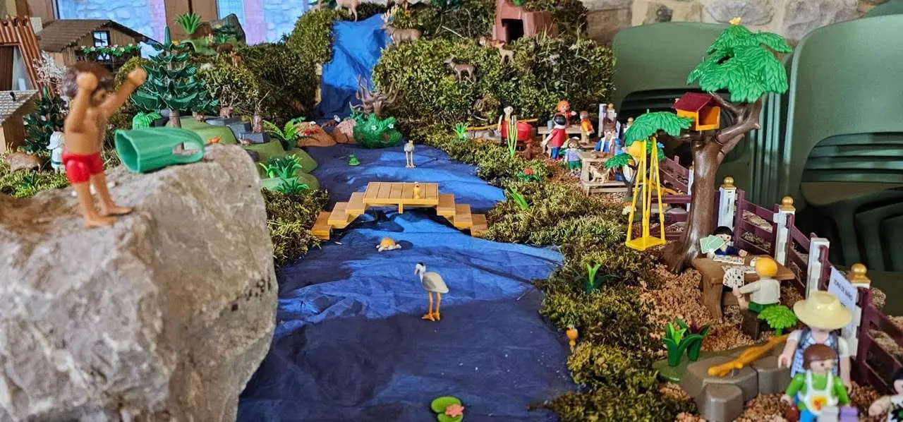 Ambiente navide&ntilde;o en C&aacute;rmenes durante el encendido de luces y la inauguraci&oacute;n del Bel&eacute;n de Playmobil. Le&oacute;n 24 horas.