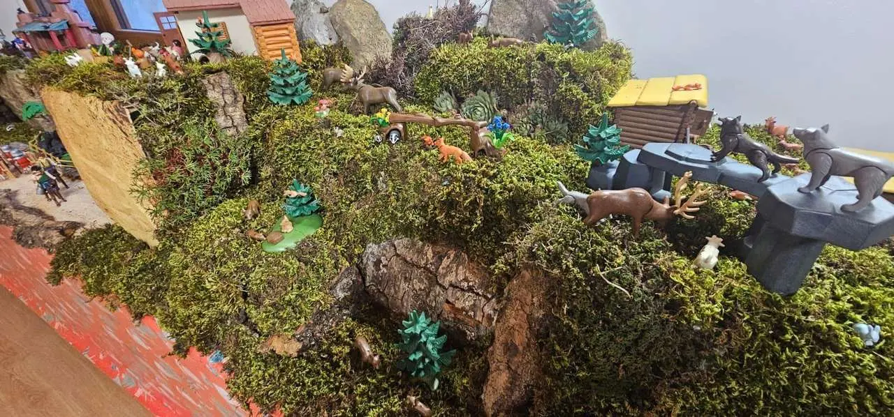Ambiente navide&ntilde;o en C&aacute;rmenes durante el encendido de luces y la inauguraci&oacute;n del Bel&eacute;n de Playmobil. Le&oacute;n 24 horas.