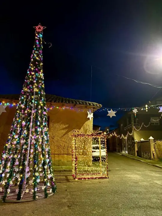Ambiente del mercadillo y del alumbrado navide&ntilde;o de Villaverde la Chiquita. Minipinche _fotografias