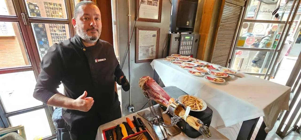 Im&aacute;genes del IX aniversario de la Vermuter&iacute;a Cervantes en el Barrio Rom&aacute;ntico de Le&oacute;n. Le&oacute;n 24 horas.