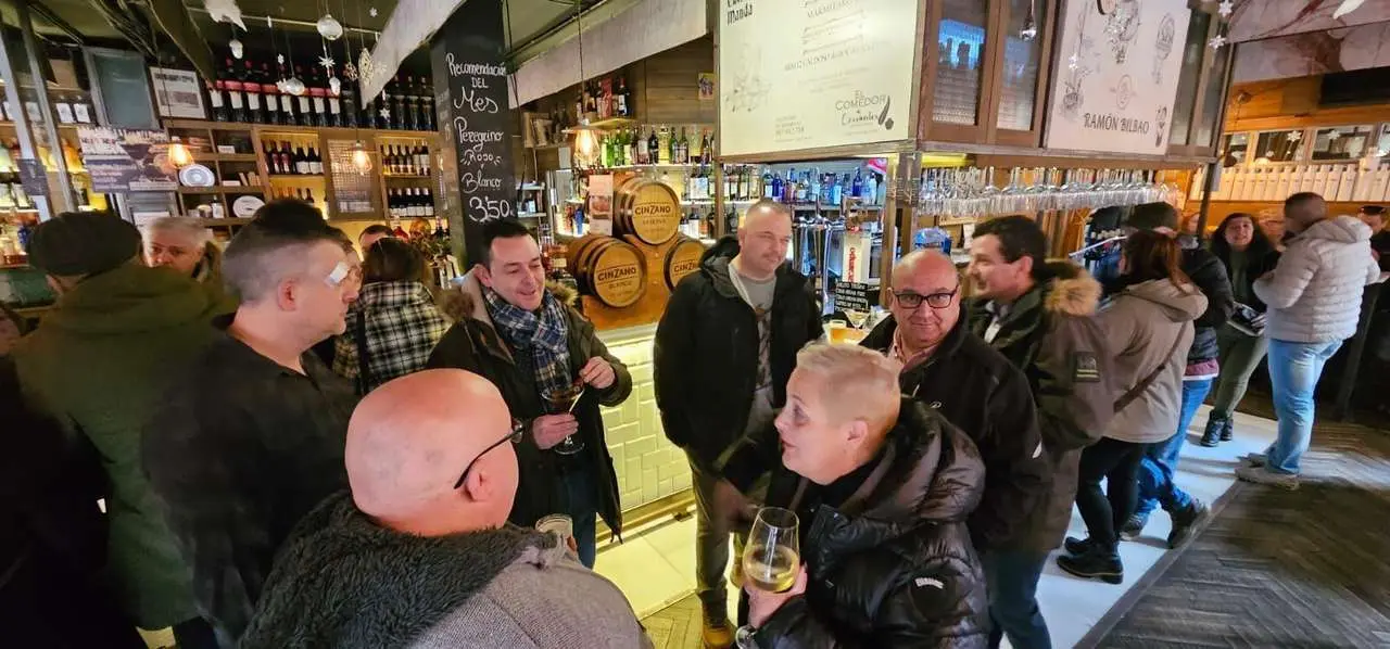 Im&aacute;genes del IX aniversario de la Vermuter&iacute;a Cervantes en el Barrio Rom&aacute;ntico de Le&oacute;n. Le&oacute;n 24 horas.