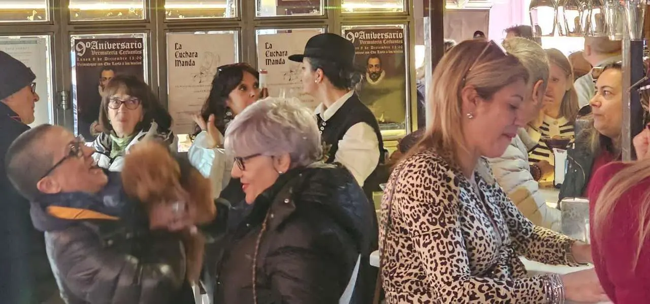 Im&aacute;genes del IX aniversario de la Vermuter&iacute;a Cervantes en el Barrio Rom&aacute;ntico de Le&oacute;n. Le&oacute;n 24 horas.