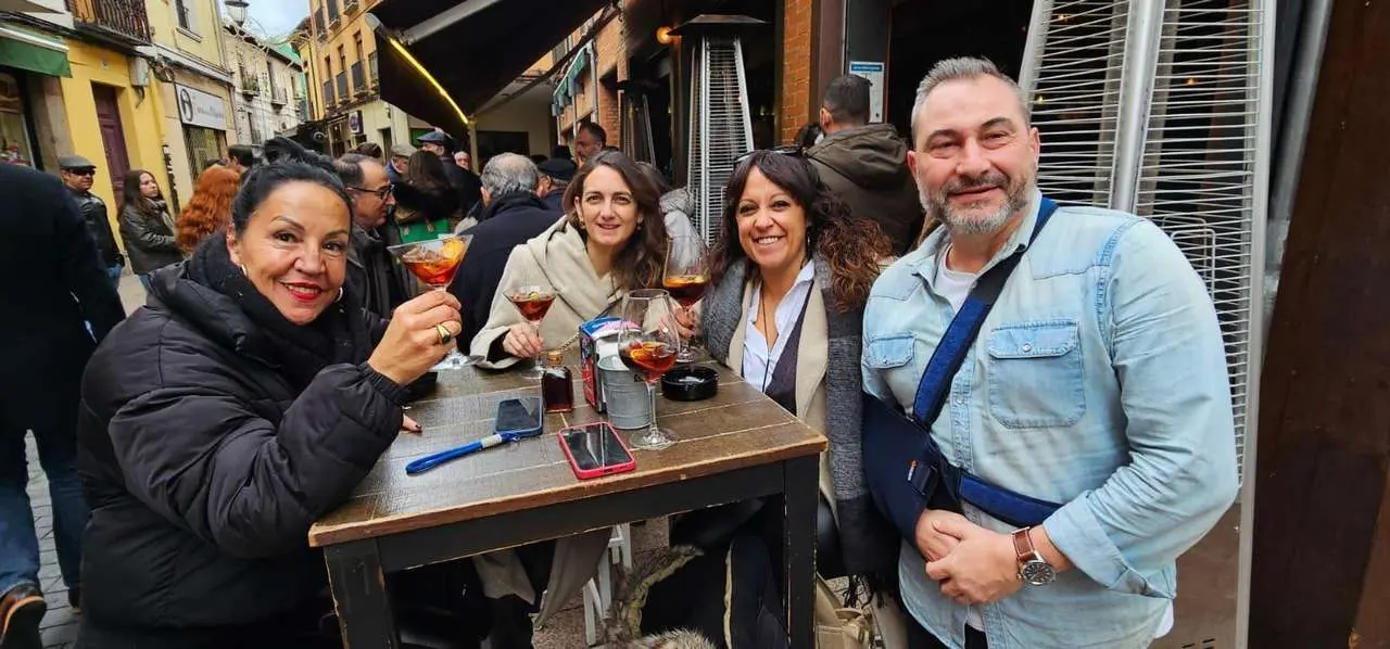 Im&aacute;genes del IX aniversario de la Vermuter&iacute;a Cervantes en el Barrio Rom&aacute;ntico de Le&oacute;n. Le&oacute;n 24 horas.