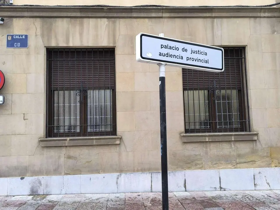 El juicio se celebraba este martes, pero el investigado acept&oacute; los cargos y la condena. | LE&Oacute;N24HORAS