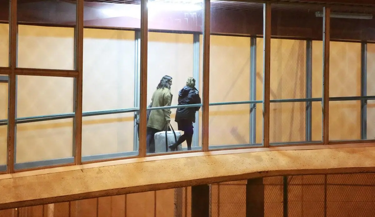 Entrada en prisi&oacute;n de la expolic&iacute;a Raquel Gago por el crimen de Isabel Carrasco. | CAMPILLO/ ICAL