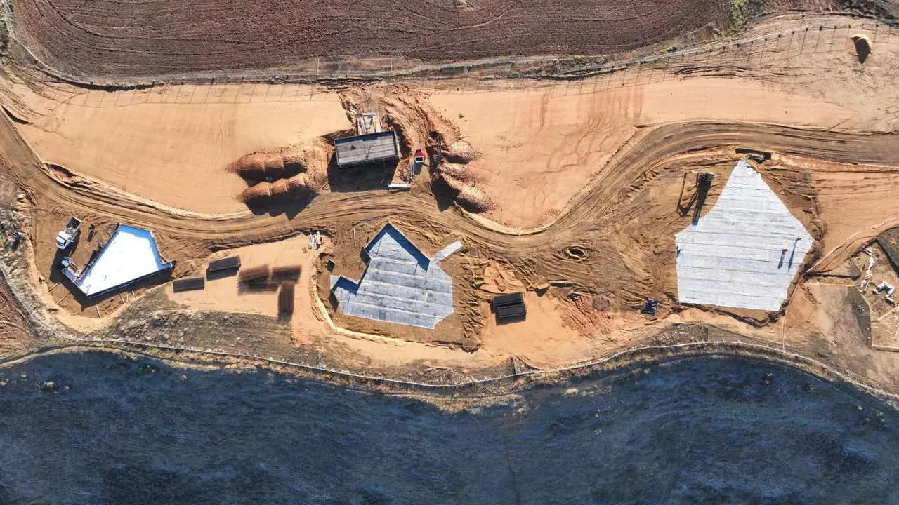 Obras del futuro Centro Arqueol&oacute;gico de la Ciudad de Lancia, en el cerro de Villasabariego.