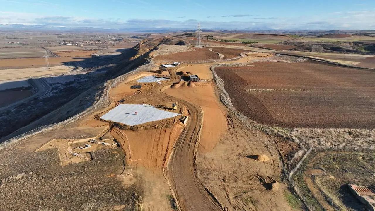 Obras del futuro Centro Arqueol&oacute;gico de la Ciudad de Lancia, en el cerro de Villasabariego.