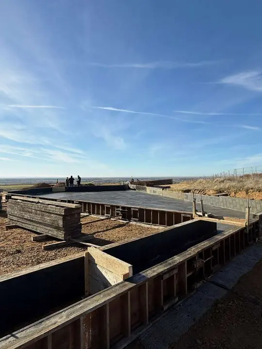 Obras del futuro Centro Arqueol&oacute;gico de la Ciudad de Lancia, en el cerro de Villasabariego.
