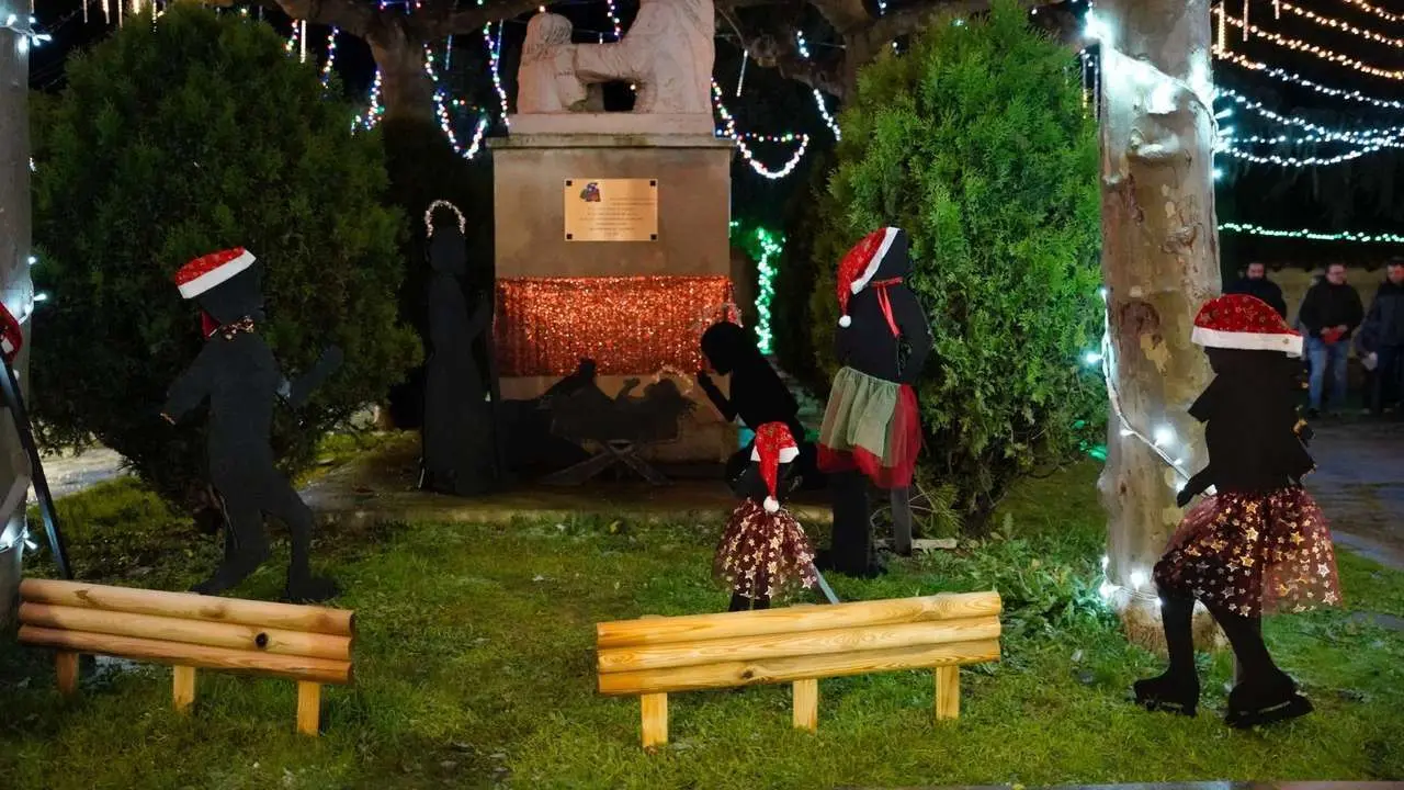 Vecinos del barrio de San Benito, protagonistas de la tarde con decoraci&oacute;n, m&uacute;sica y chocolatada. Le&oacute;n 24 horas.