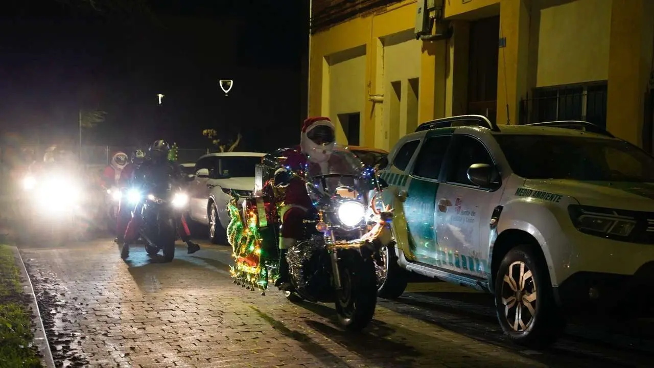 Vecinos del barrio de San Benito, protagonistas de la tarde con decoraci&oacute;n, m&uacute;sica y chocolatada. Le&oacute;n 24 horas.