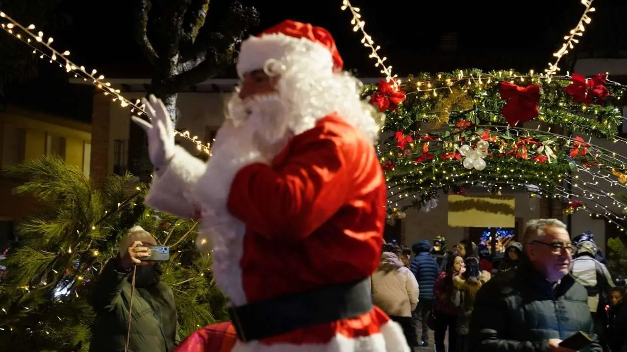 Vecinos del barrio de San Benito, protagonistas de la tarde con decoraci&oacute;n, m&uacute;sica y chocolatada. Le&oacute;n 24 horas.