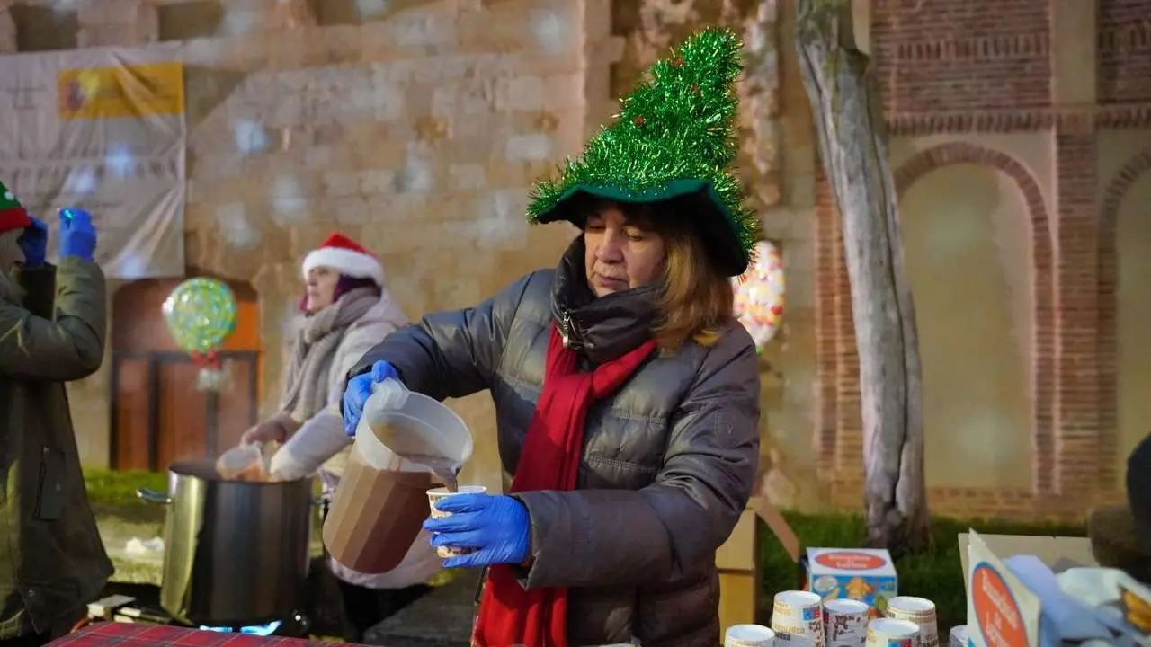 Vecinos del barrio de San Benito, protagonistas de la tarde con decoraci&oacute;n, m&uacute;sica y chocolatada. Le&oacute;n 24 horas.