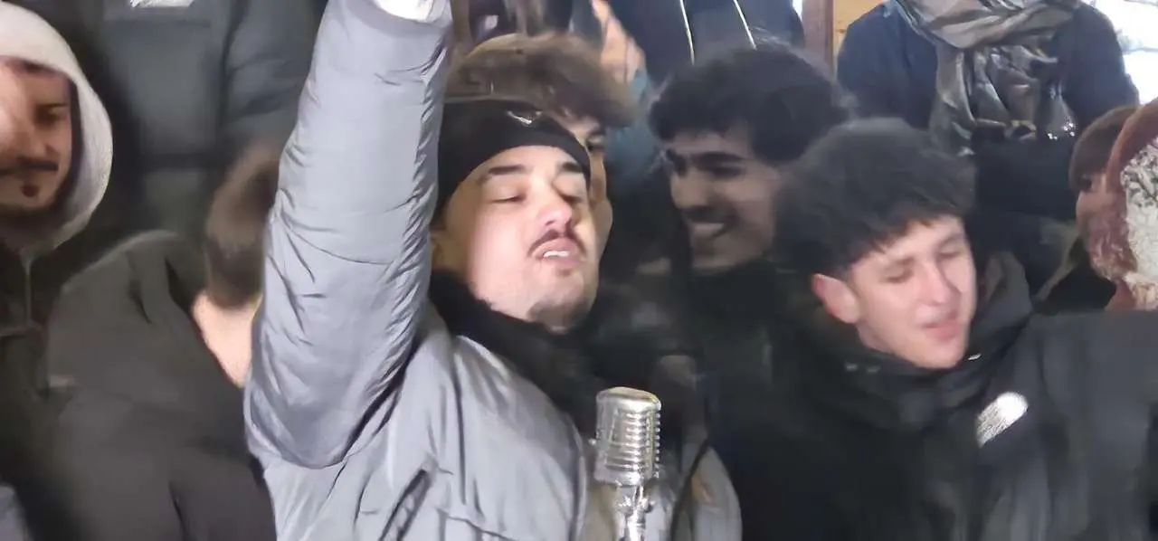 Lil Mess durante la grabaci&oacute;n en la Plaza de Regla, junto a la Catedral de Le&oacute;n. | Le&oacute;n 24 Horas