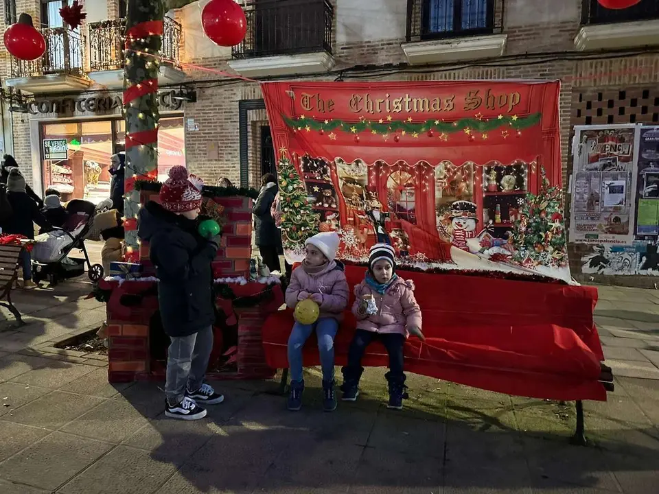 Ambiente en Sahag&uacute;n durante la visita de los Carteros Reales en la plaza Fray Bernardino. Fotos MR