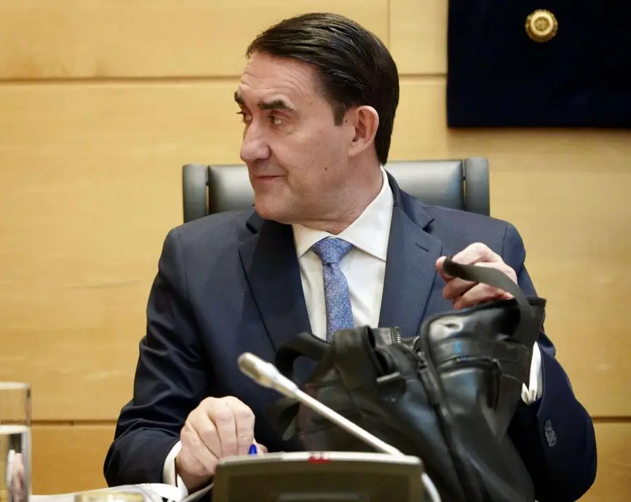 El consejero leon&eacute;s Juan Carlos Su&aacute;rez-Qui&ntilde;ones se repartir&aacute; el Atila con el director general Arranz. | ICAL