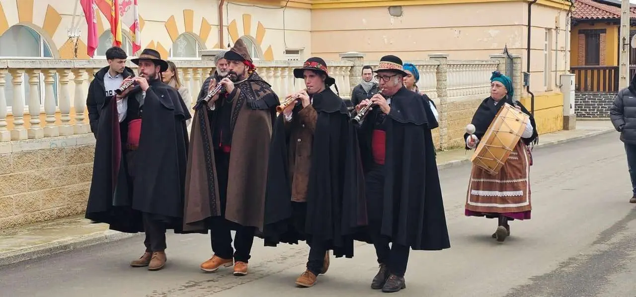 San Ant&oacute;n en Algadefe, con la tradicional subasta de tartas tras los actos del d&iacute;a. | Le&oacute;n 24 Horas