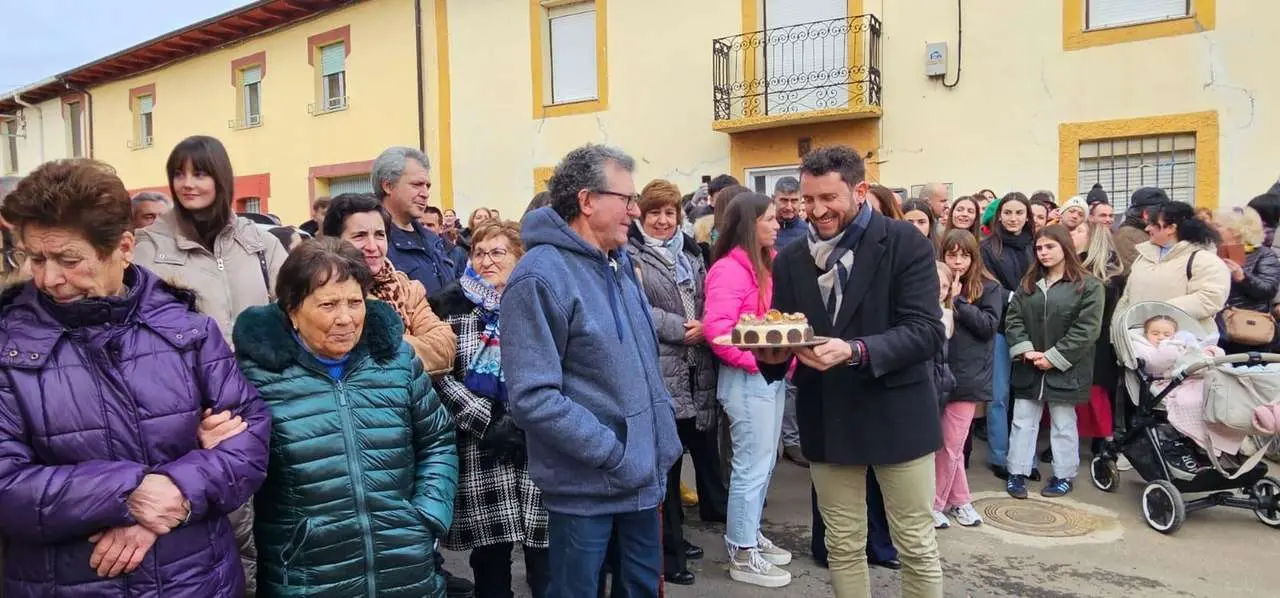 San Ant&oacute;n en Algadefe, con la tradicional subasta de tartas tras los actos del d&iacute;a. | Le&oacute;n 24 Horas