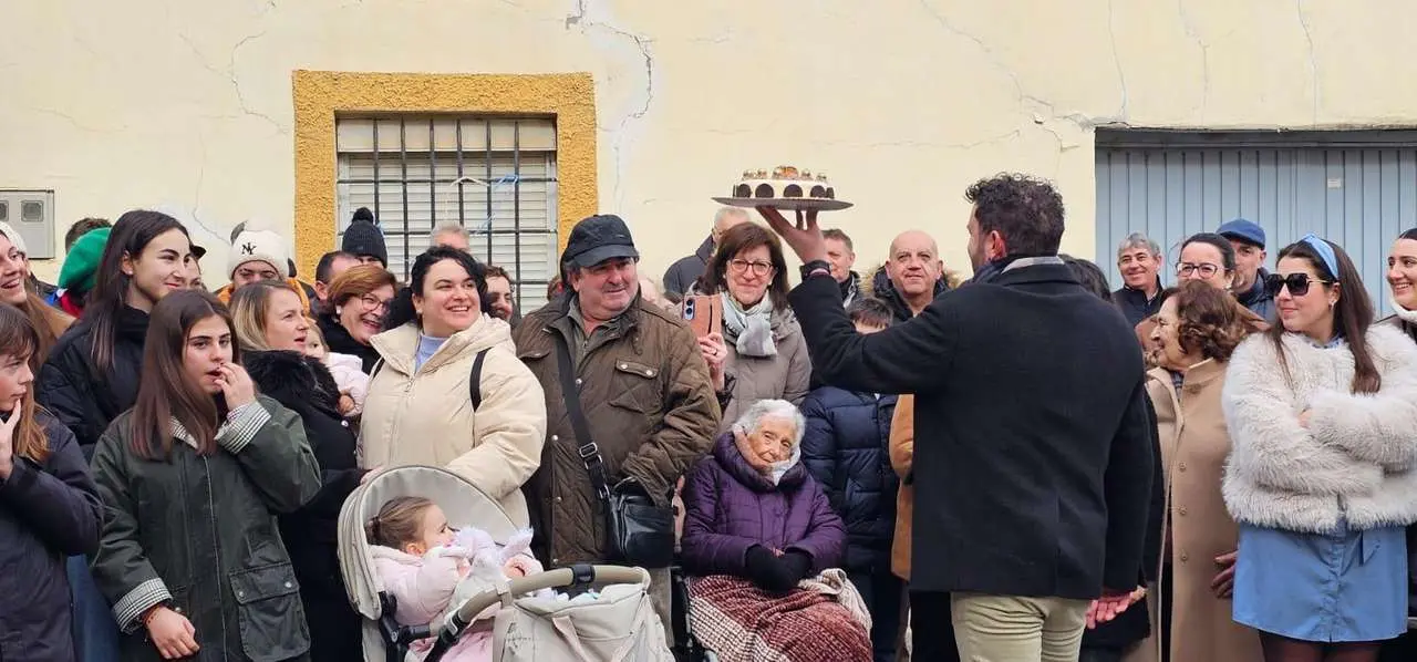 San Ant&oacute;n en Algadefe, con la tradicional subasta de tartas tras los actos del d&iacute;a. | Le&oacute;n 24 Horas