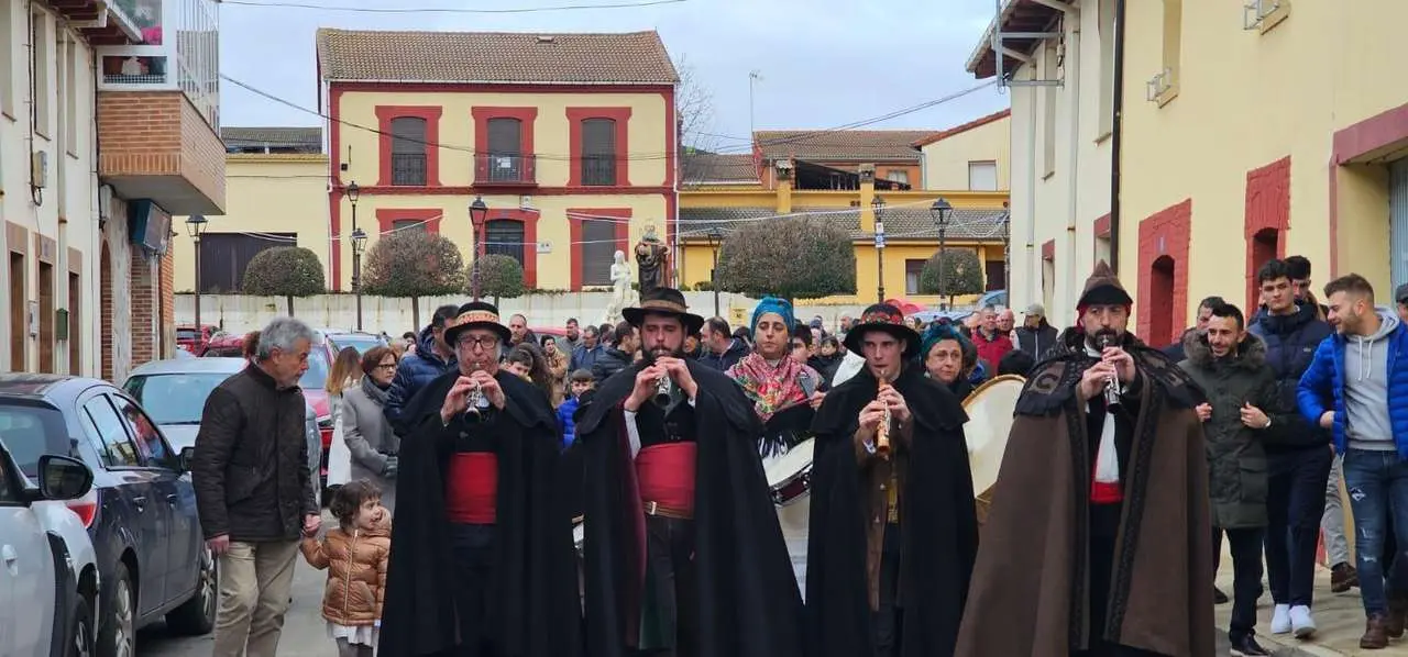 San Ant&oacute;n en Algadefe, con la tradicional subasta de tartas tras los actos del d&iacute;a. | Le&oacute;n 24 Horas