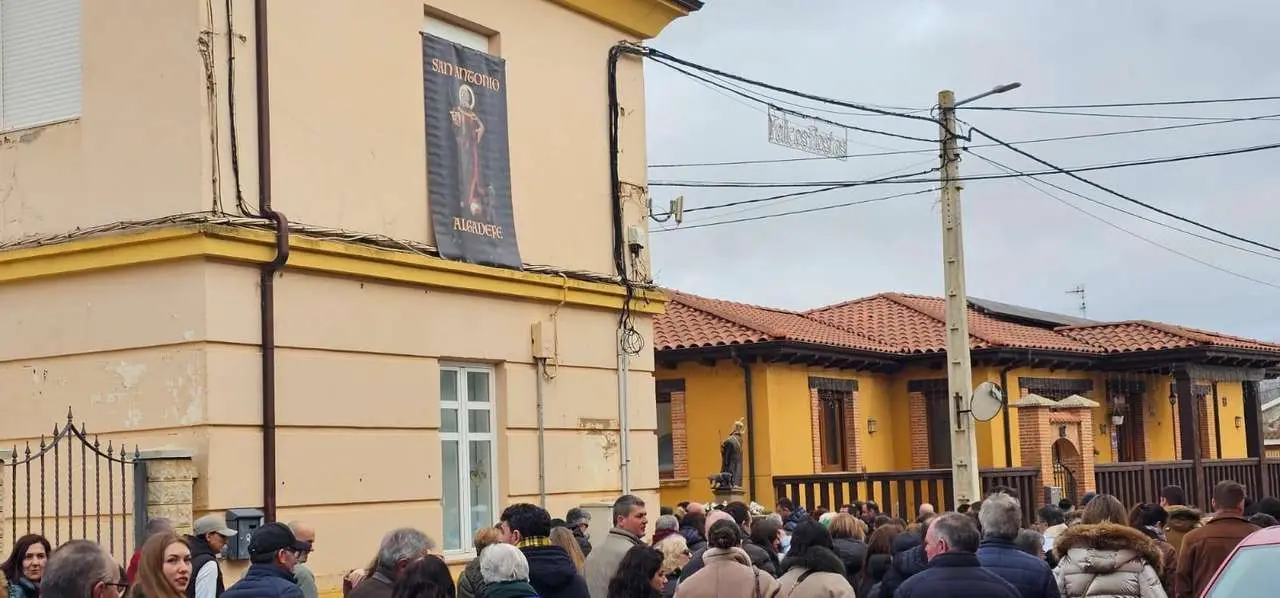 San Ant&oacute;n en Algadefe, con la tradicional subasta de tartas tras los actos del d&iacute;a. | Le&oacute;n 24 Horas