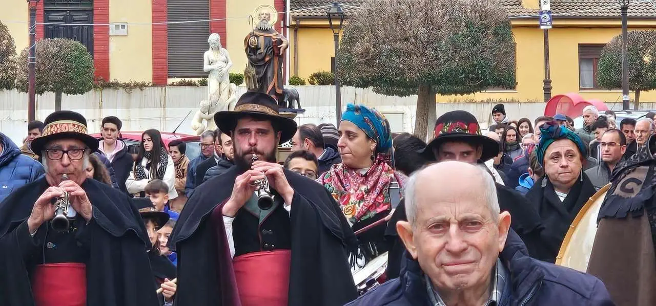 San Ant&oacute;n en Algadefe, con la tradicional subasta de tartas tras los actos del d&iacute;a. | Le&oacute;n 24 Horas