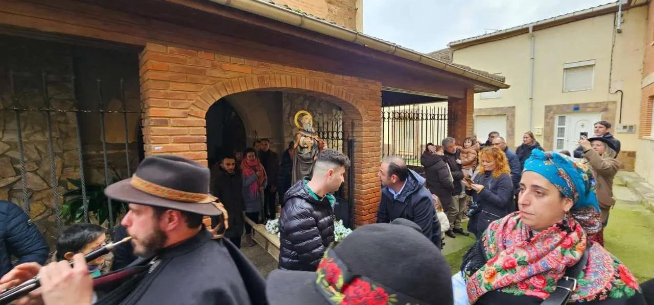 San Ant&oacute;n en Algadefe, con la tradicional subasta de tartas tras los actos del d&iacute;a. | Le&oacute;n 24 Horas