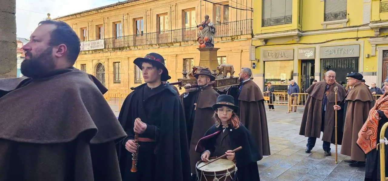 San Ant&oacute;n en el entorno de San Marcelo, este domingo en el centro de Le&oacute;n. Foto: Le&oacute;n 24 Horas
