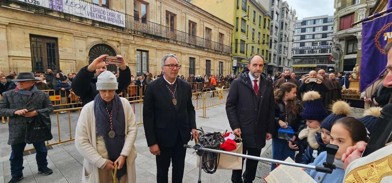Bendici&oacute;n de mascotas por San Ant&oacute;n en el entorno de San Marcelo, este domingo en el centro de Le&oacute;n. Foto: Le&oacute;n 24 Horas