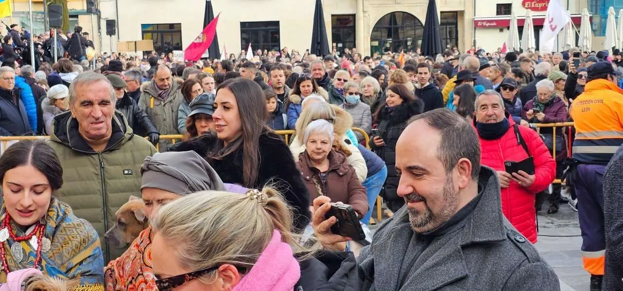 Bendici&oacute;n de mascotas por San Ant&oacute;n en el entorno de San Marcelo, este domingo en el centro de Le&oacute;n. Foto: Le&oacute;n 24 Horas