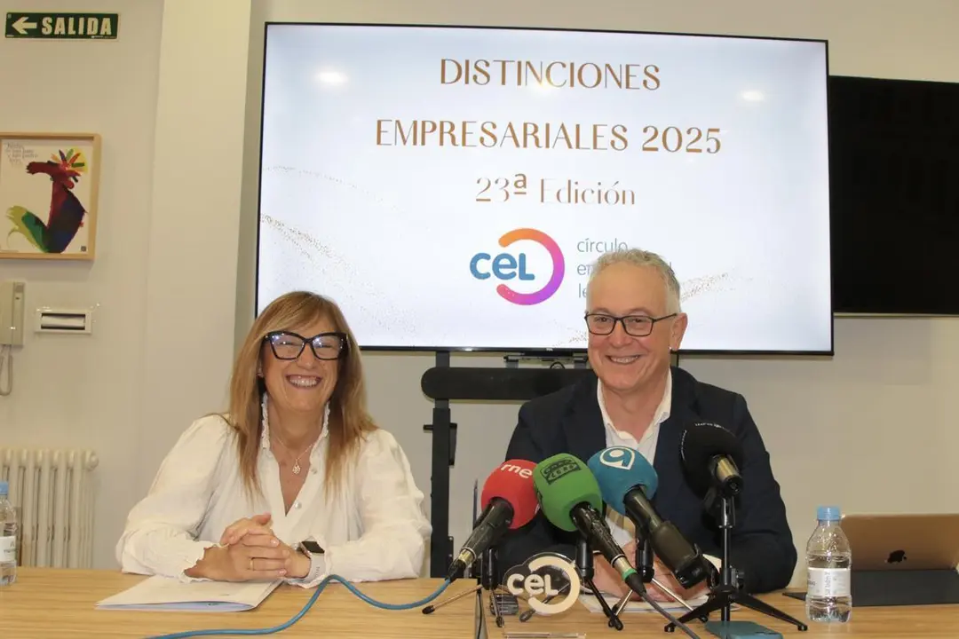 El secretario general del C&iacute;rculo Empresarial Leon&eacute;s, Nicesio &Aacute;lvarez, y la vocal, Azucena Ramos, anunciaron hoy el nombre de los galardonados con las Distinciones Empresariales 2025. | ICAL