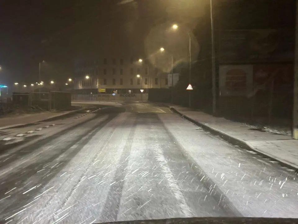 La nieve vuelve a cubrir Le&oacute;n en la madrugada de este s&aacute;bado. Le&oacute;n 24 Horas.