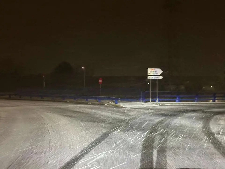 La nieve vuelve a cubrir Le&oacute;n en la madrugada de este s&aacute;bado. Le&oacute;n 24 Horas.