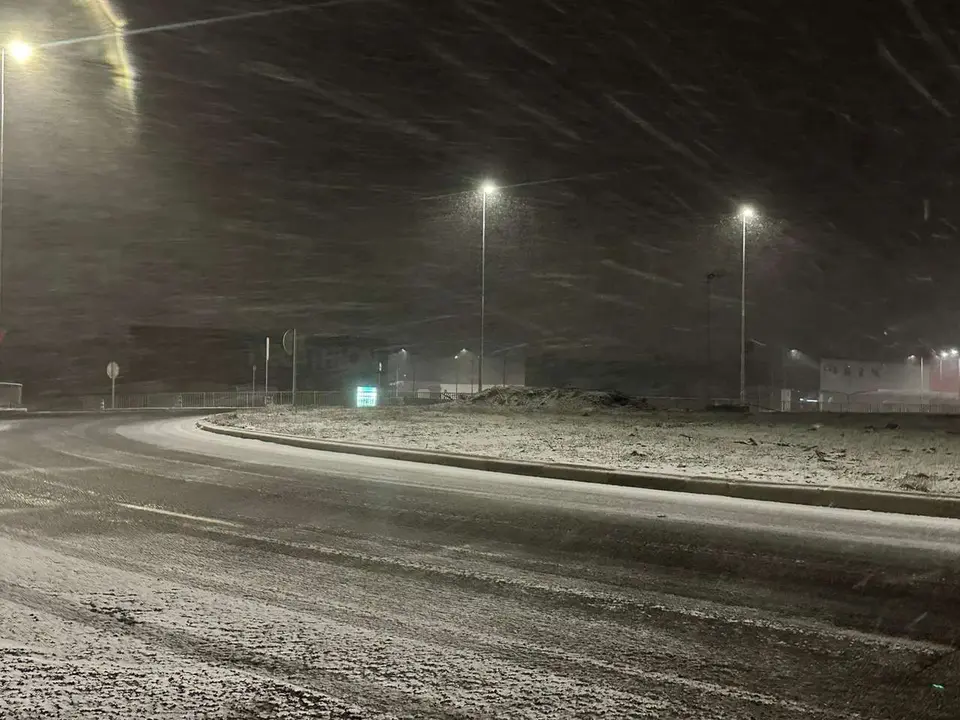 La nieve vuelve a cubrir Le&oacute;n en la madrugada de este s&aacute;bado. Le&oacute;n 24 Horas.