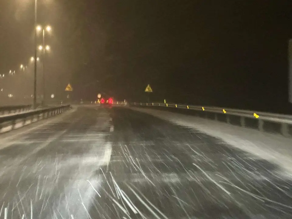 La nieve vuelve a cubrir Le&oacute;n en la madrugada de este s&aacute;bado. Le&oacute;n 24 Horas.
