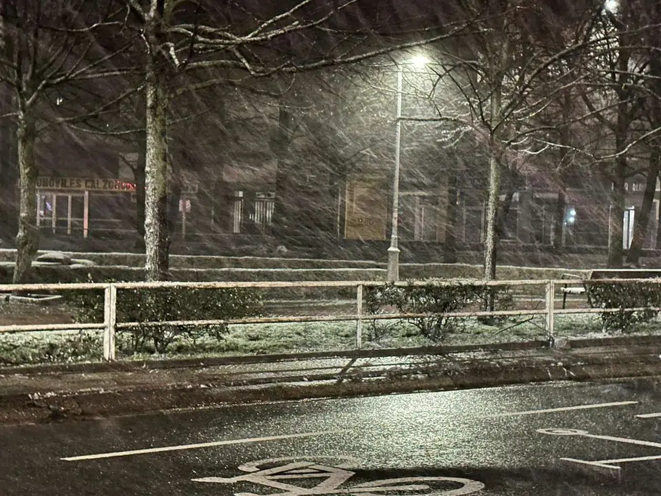 La nieve vuelve a cubrir Le&oacute;n en la madrugada de este s&aacute;bado. Le&oacute;n 24 Horas.