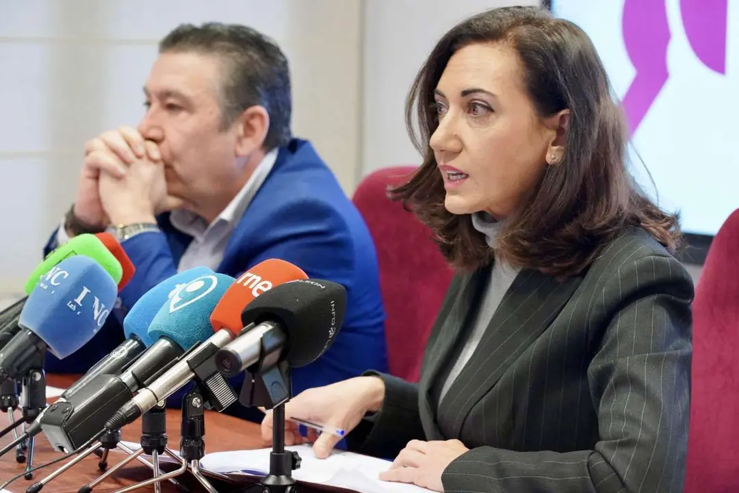 Campillo - La secretaria general de Uni&oacute;n del Pueblo Leon&eacute;s y candidata a las Cortes de Castilla y Le&oacute;n, Alicia Gallego, y el vicesecretario general de UPL y n&uacute;mero 2 de la lista, Luis Mariano Santos, comparecen para hablar sobre los debates electorales televisados