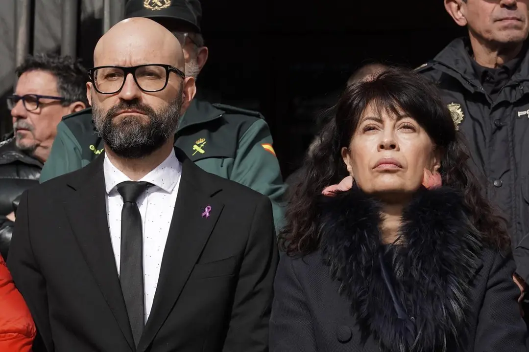 La ministra de Igualdad, Ana Redondo, y el subdelegado del Gobierno en Le&oacute;n, H&eacute;ctor Alaiz, este viernes en el minuto de silencio en repulsa por los &uacute;ltimos asesinatos machistas. | ICAL