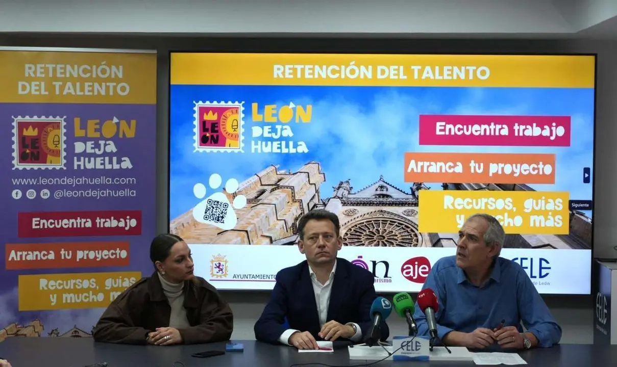 Presentaci&oacute;n en la Fele de 'Le&oacute;n deja huella'.