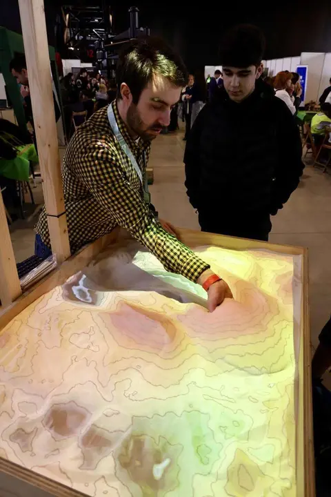 La rectora de la Universidad de Le&oacute;n, Nuria Gonz&aacute;lez, y el alcalde de Le&oacute;n, Jos&eacute; Antonio Diez, inauguran la s&eacute;ptima edici&oacute;n de Expociencia. Campillo