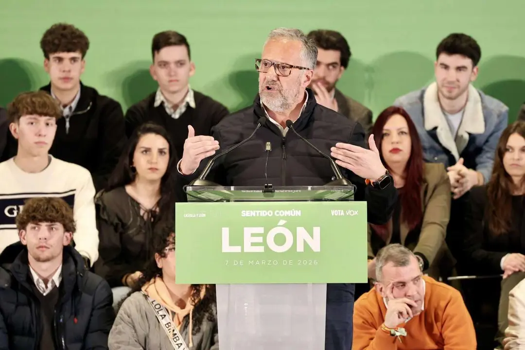 El presidente de Vox, Santiago Abascal y el candidato de Vox a la Junta, Carlos Poll&aacute;n, protagonizan un mitin en el Palacio de Congresos de Le&oacute;n
