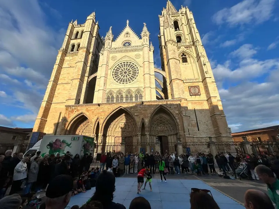 Corro de exhibici&oacute;n de lucha leonesa. | LE&Oacute;N24HORAS