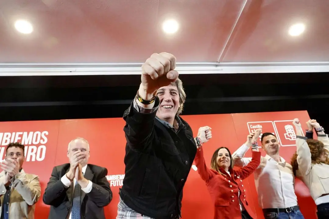 El candidato a la Presidencia de la Junta, Carlos Mart&iacute;nez, durante el acto p&uacute;blico en Villablino,, Miriam Chac&oacute;n
