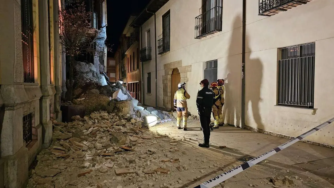 El derrumbe de la casona se produjo el pasado fin de semana. LE&Oacute;N24HORAS