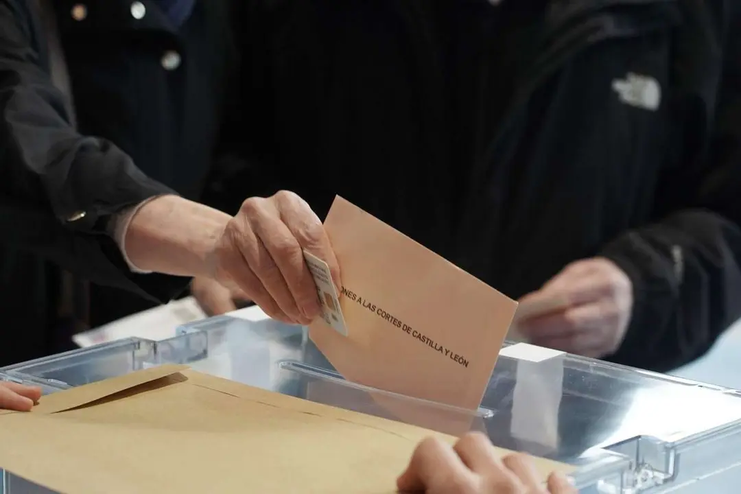 Las im&aacute;genes de la jornada electoral en Castilla y Le&oacute;n. ICAL