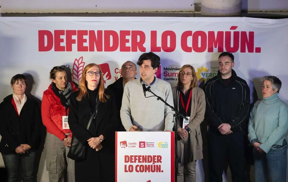 El candidato de Podemos a las Cortes de Castilla y Le&oacute;n, Miguel &Aacute;ngel Llamas, en la sede donde ha seguido los resultados de las elecciones en Valladolid. R. Valtero. ICAL